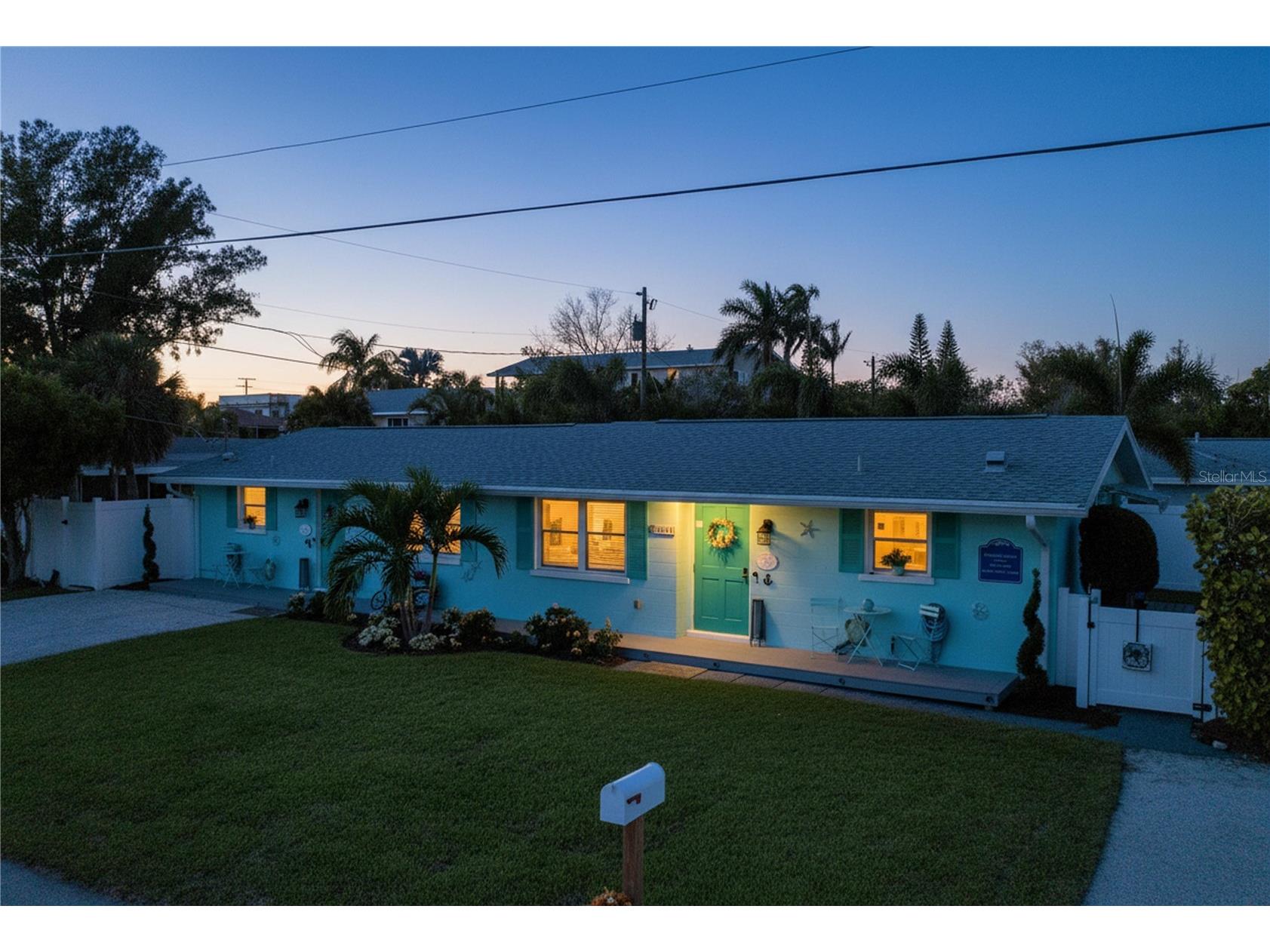 304 29th Street #A Holmes Beach FL 34217 A4679989 image1