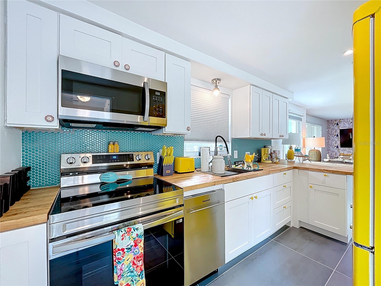 304 29th Street #A Holmes Beach FL 34217 A4679989 image8