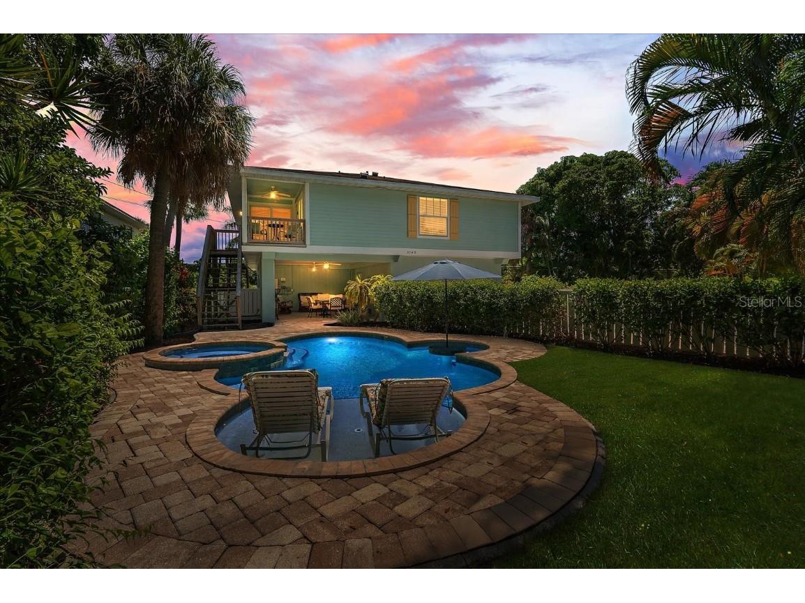 304 58th Street #B Holmes Beach FL 34217 A4580885 image1