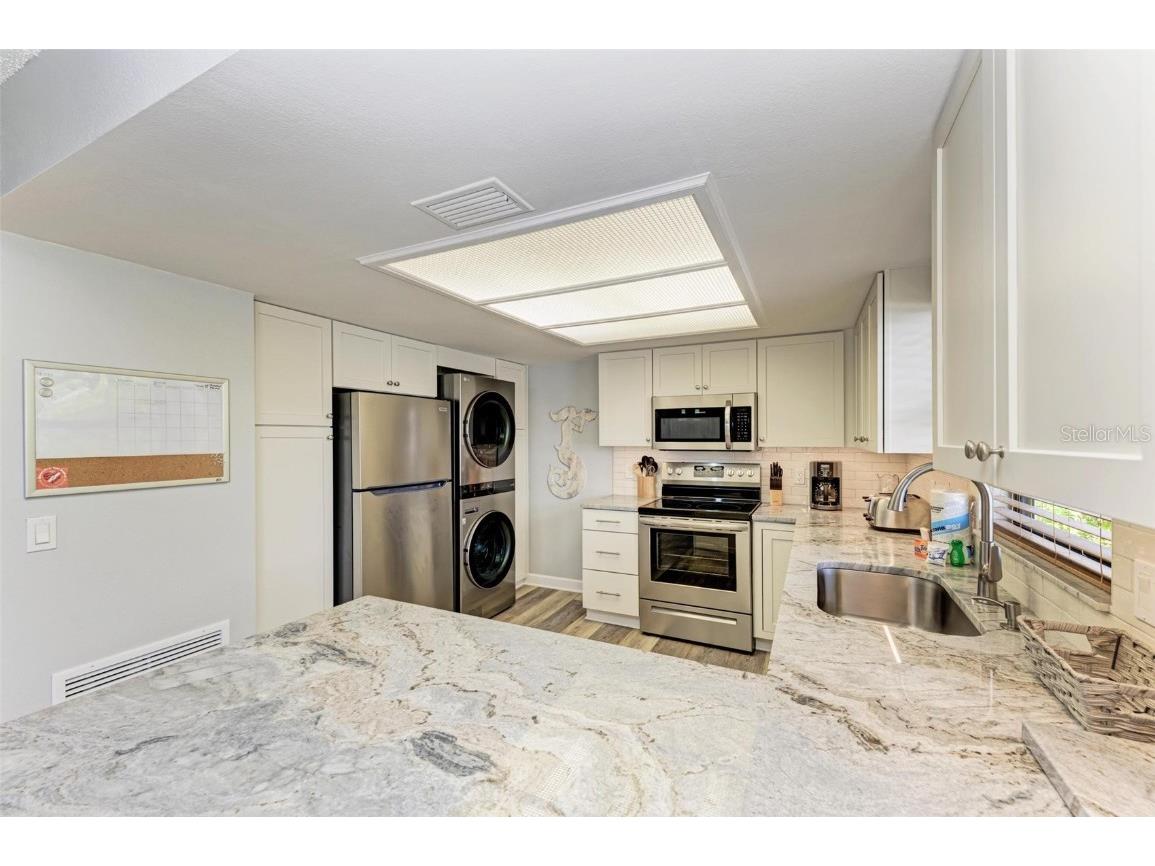 304 74th Street #B Holmes Beach FL 34217 A4659641 image11