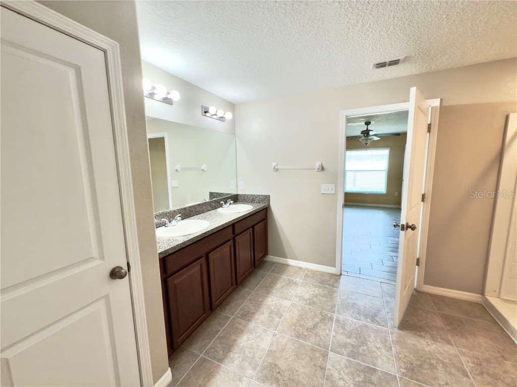 304 Cascade Bend Drive Ruskin FL 33570 TB8445390 image10