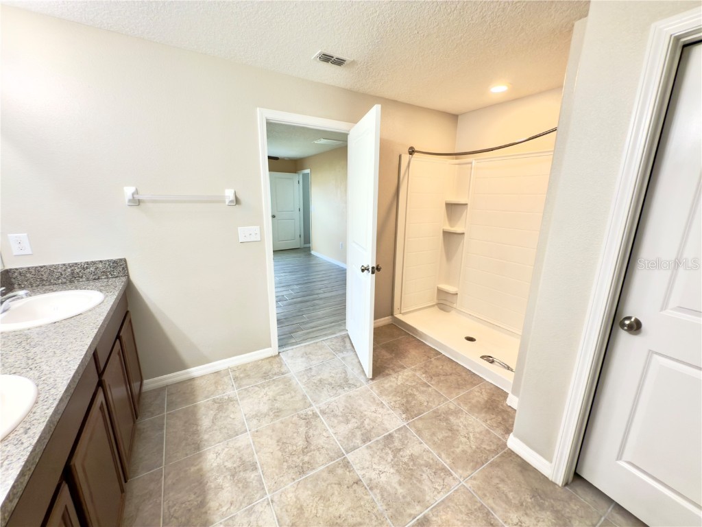 304 Cascade Bend Drive Ruskin FL 33570 TB8445390 image9