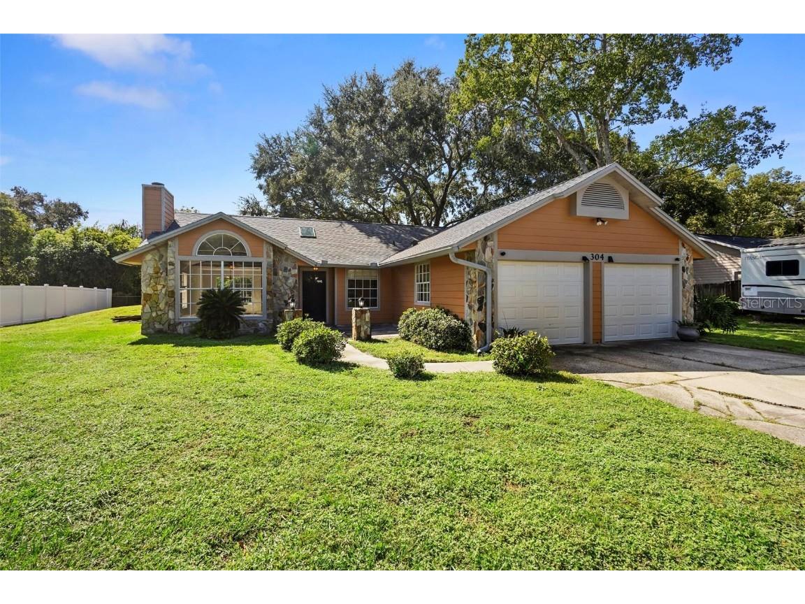 304 Hibiscus Street Chuluota FL 32766 O6250698 image1