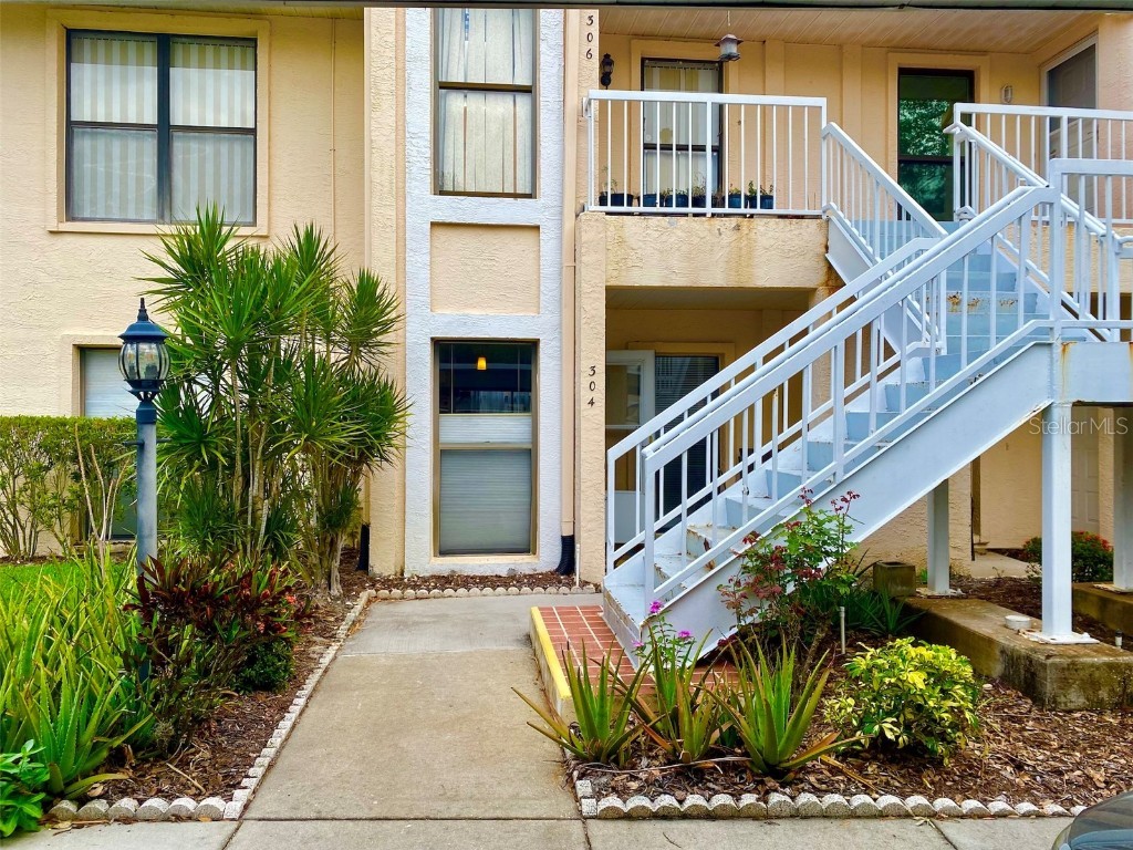 304 Knottwood Court Sun City Center FL 33573 T3441884 image1