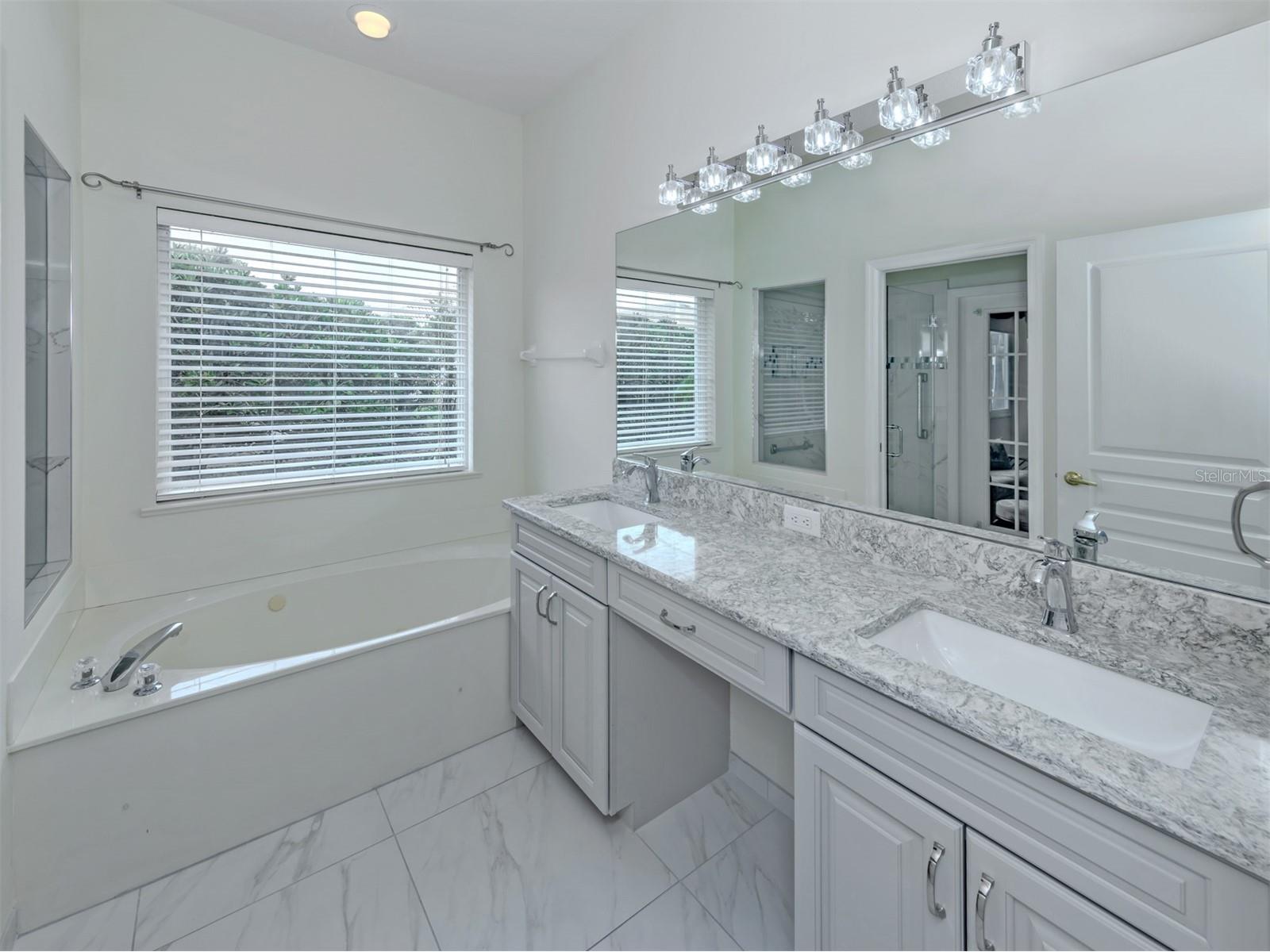 304 Langholm Drive Venice FL 34293 N6144528 image14