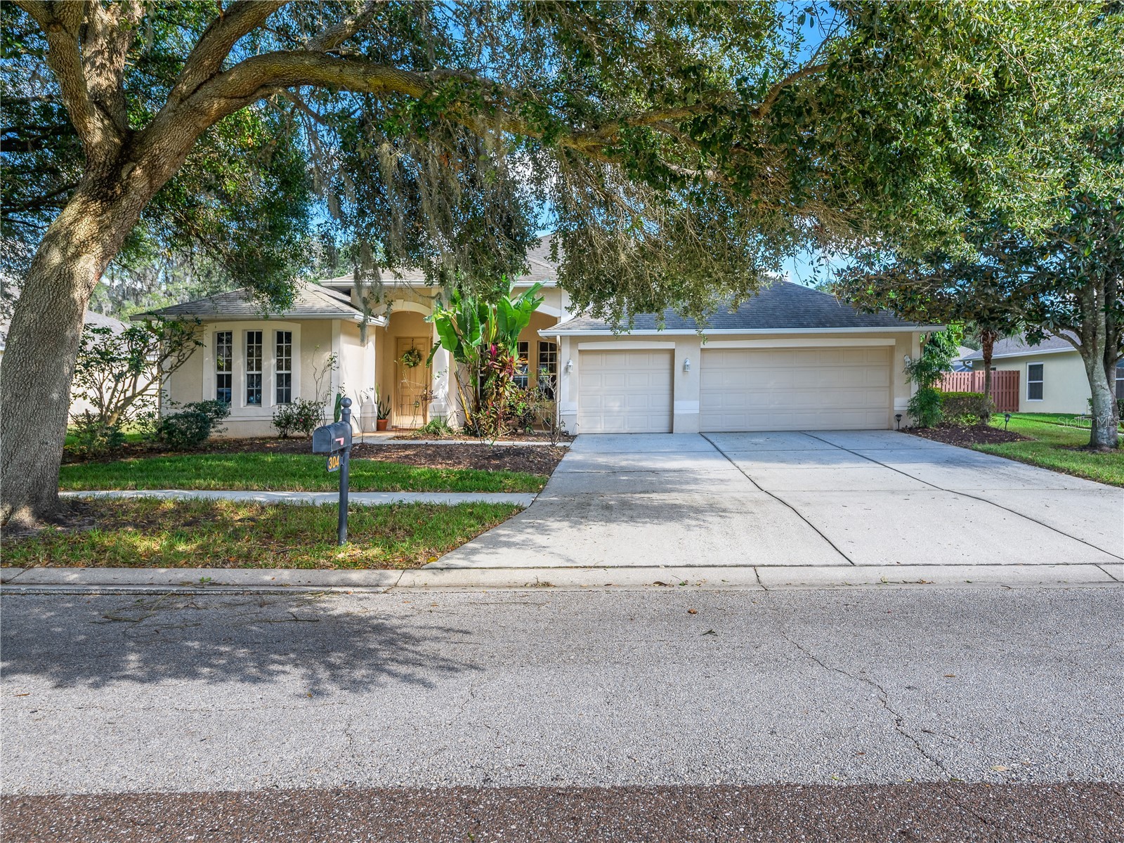 304 Savannah Oaks Place Seffner FL 33584 - LAKE WEEKS TB8438279 image1