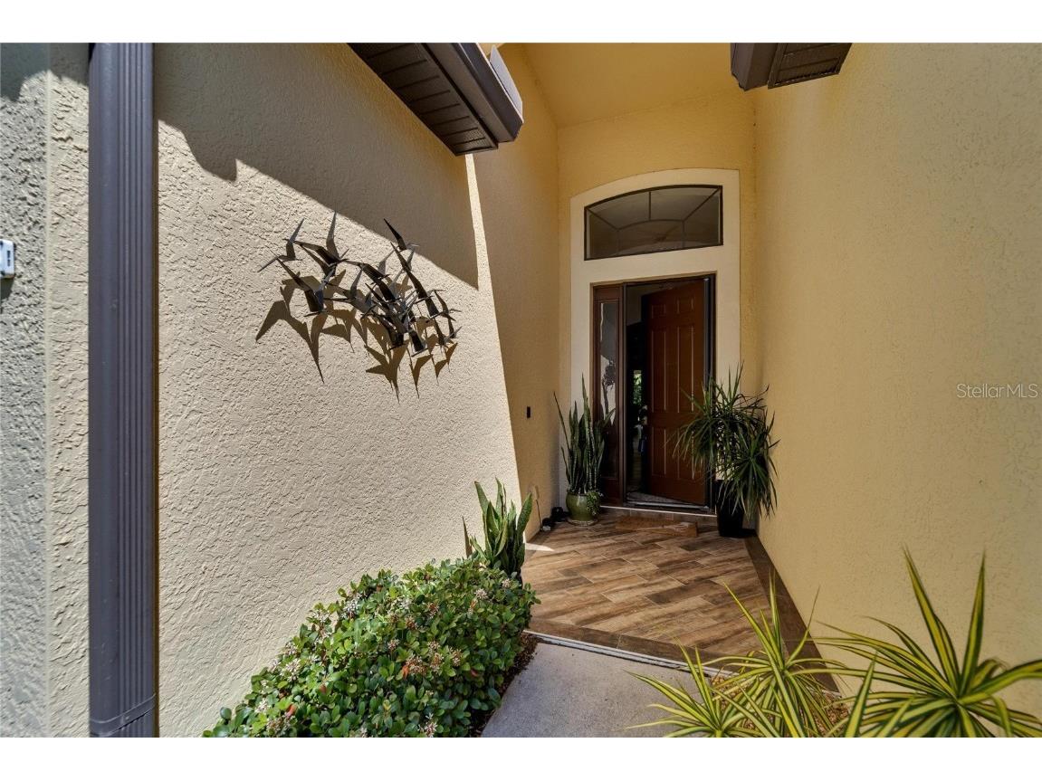 304 Silver Falls Drive Apollo Beach FL 33572 T3536599 image1