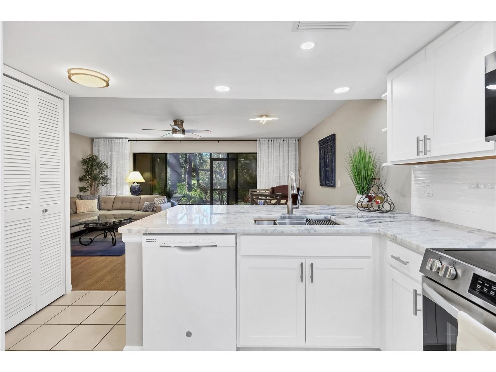 3041 Quail Hollow #27 Sarasota FL 34235 A4683616 image21