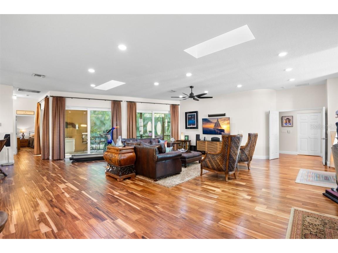 3045 Crest Drive Clearwater FL 33759 TB8444803 image8