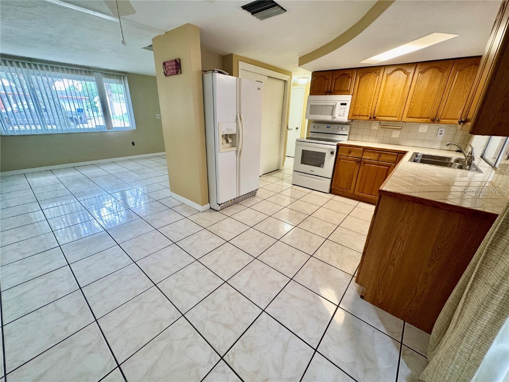 3049 Moog Road Holiday FL 34691 W7870936 image8