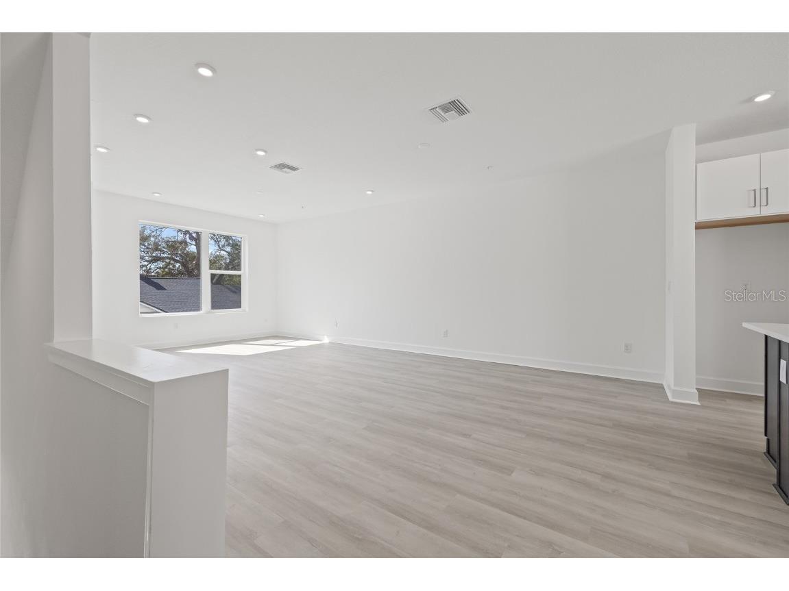 305 15th Street N Saint Petersburg FL 33705 TB8439978 image12