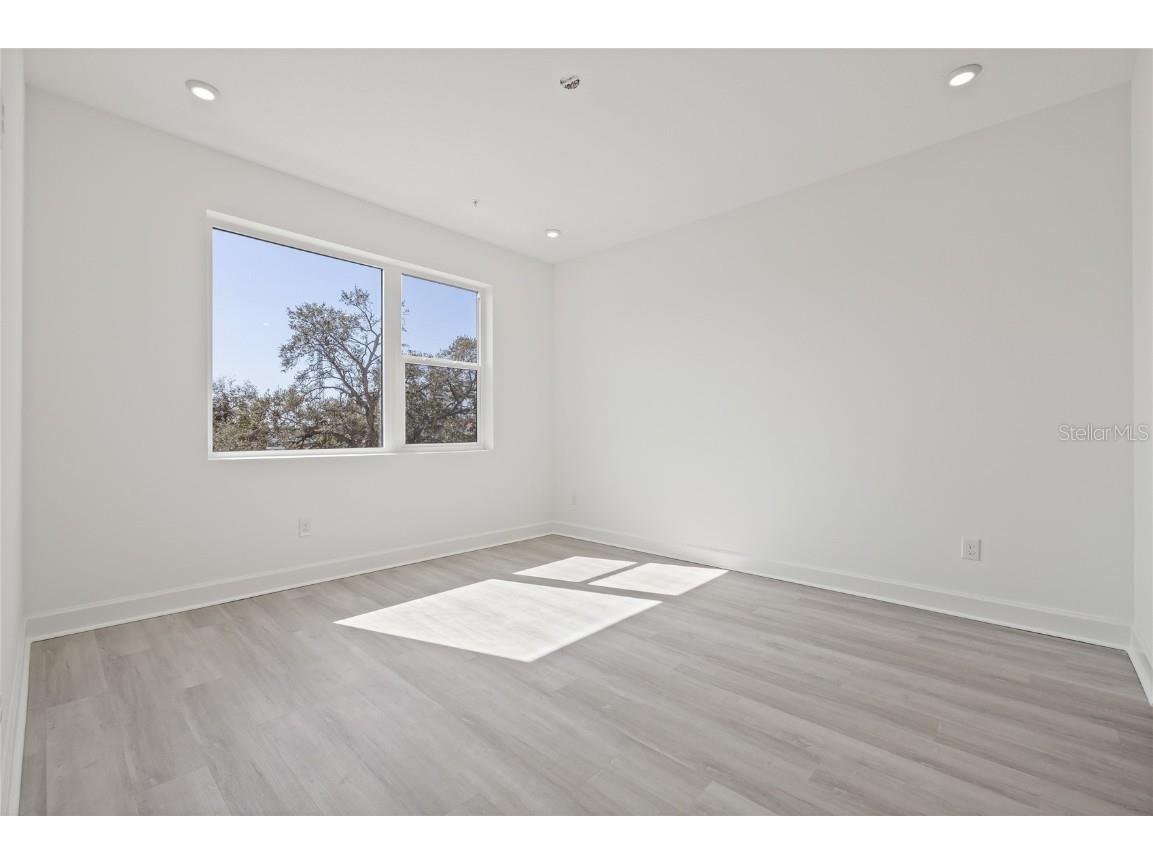 305 15th Street N Saint Petersburg FL 33705 TB8439978 image24