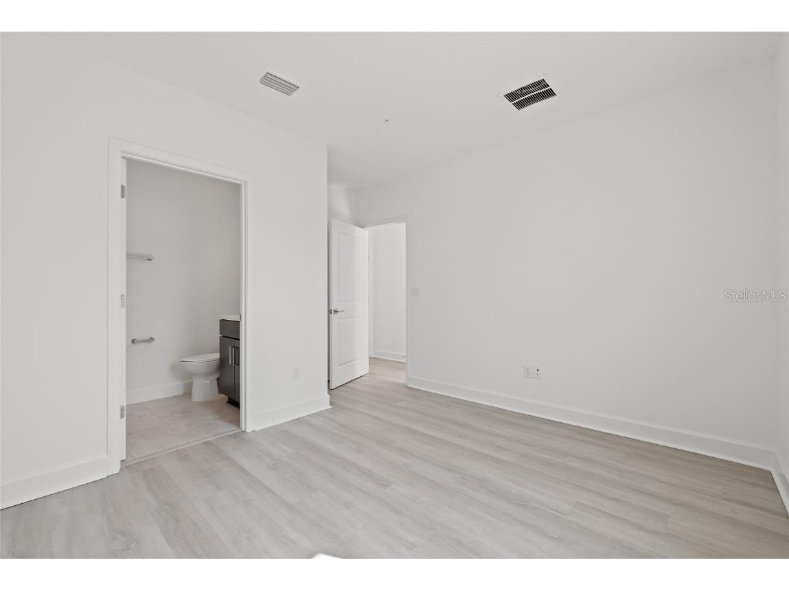 305 15th Street N Saint Petersburg FL 33705 TB8439978 image9