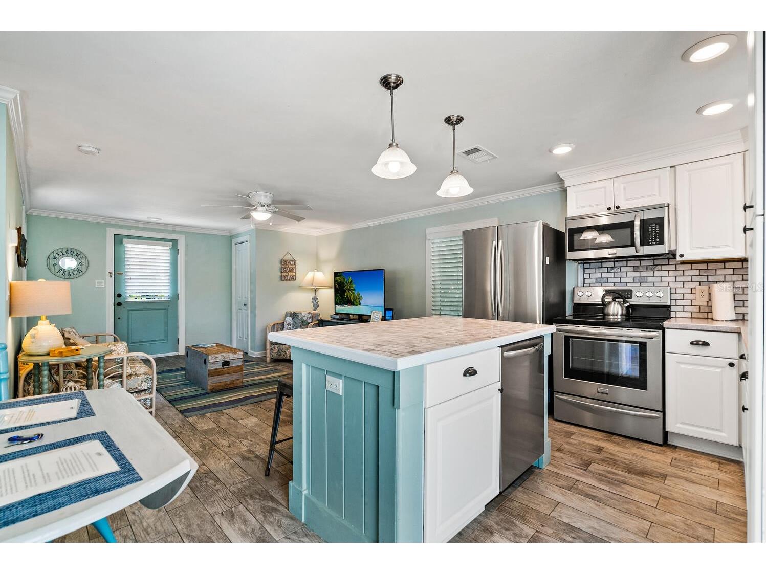 305 57th Street #B Holmes Beach FL 34217 A4682533 image8