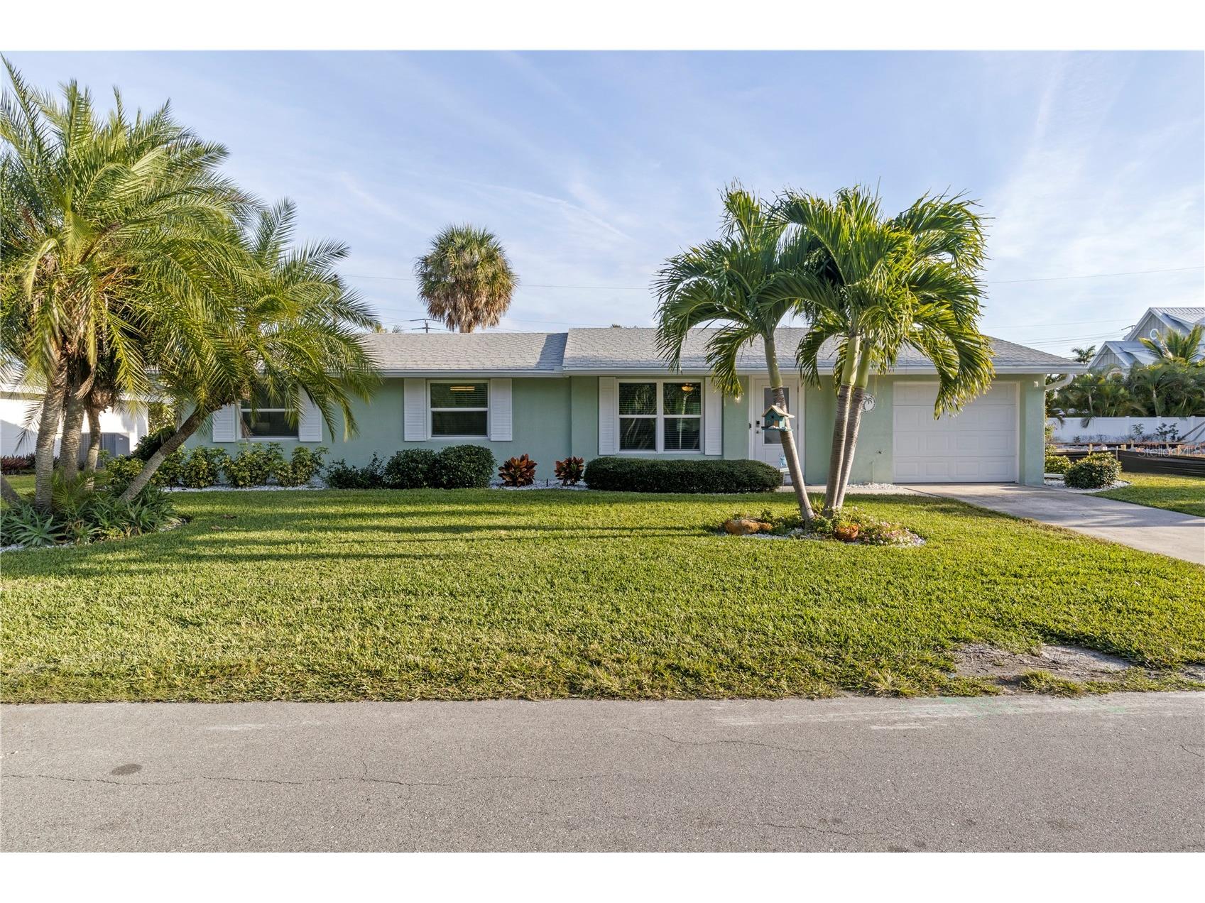 305 67th Street Holmes Beach FL 34217 A4674254 image1