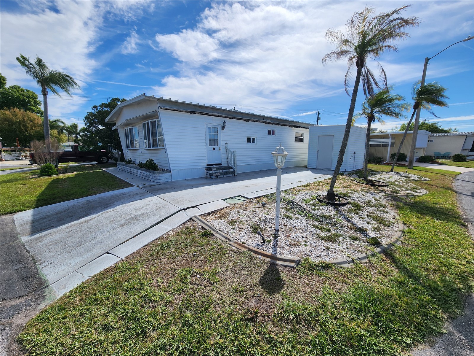 305 Batan Court Bradenton FL 34207 A4686716 image2