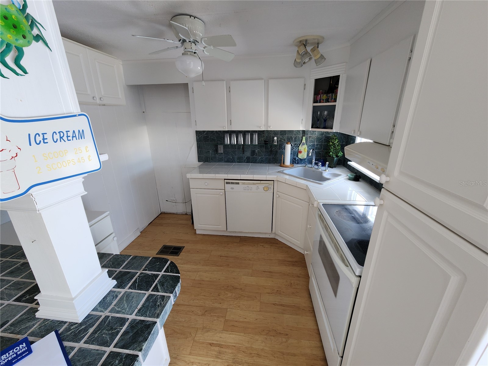 305 Batan Court Bradenton FL 34207 A4686716 image3