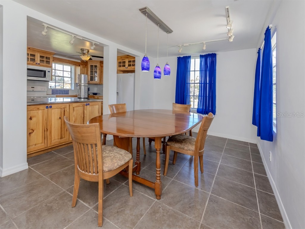 305 Chauncey Avenue Bradenton FL 34208 A4656733 image4