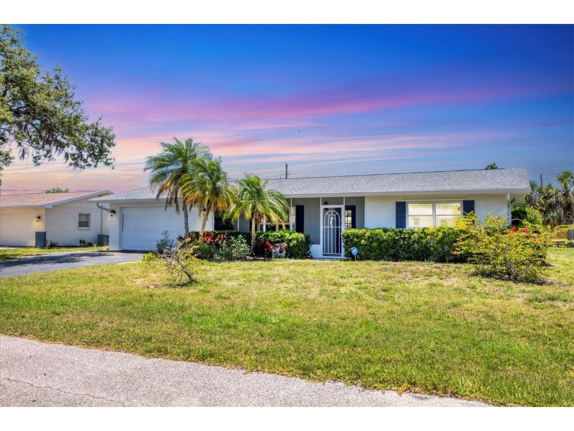 305 E Wentworth Circle Englewood FL 34223 D6142411 image1