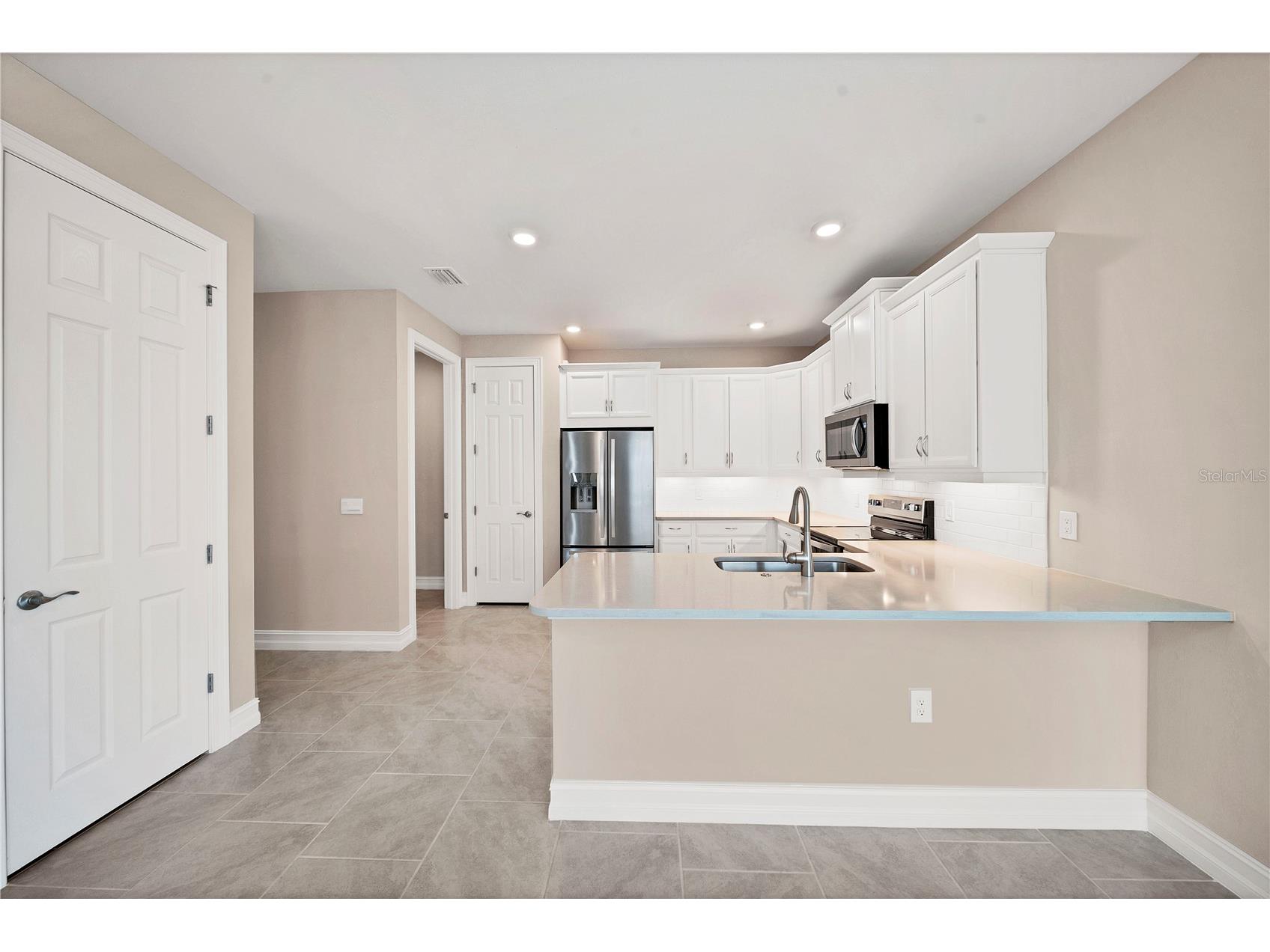 305 Ibiza Loop Venice FL 34292 N6144706 image8