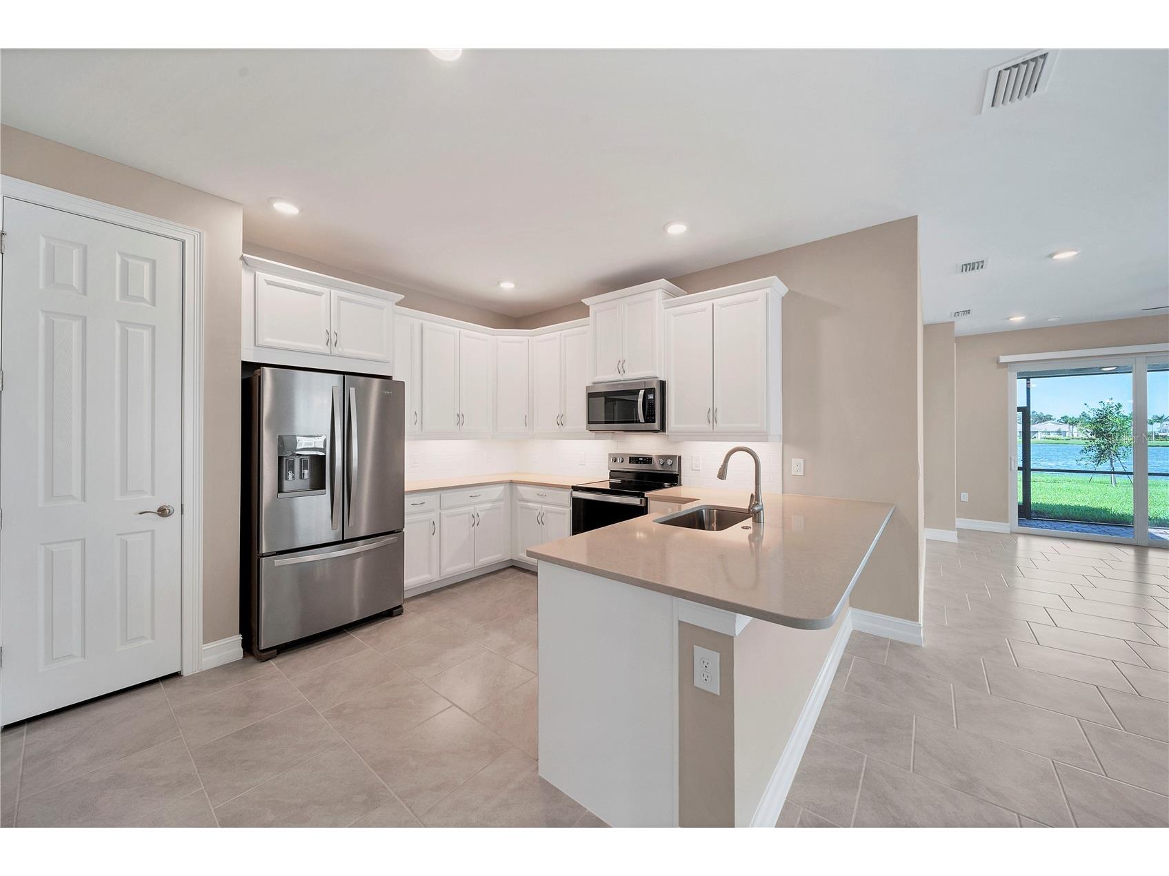 305 Ibiza Loop Venice FL 34292 N6144706 image9