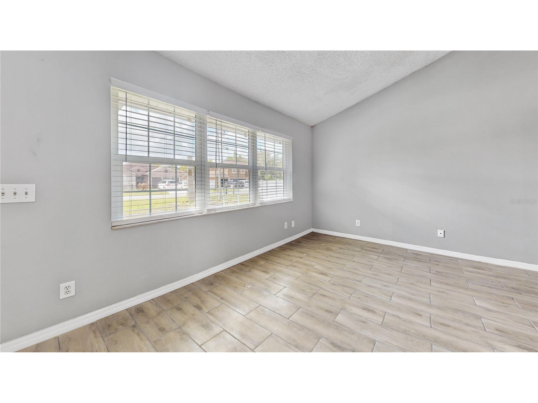 305 Medina Court Kissimmee FL 34758 S5145744 image3