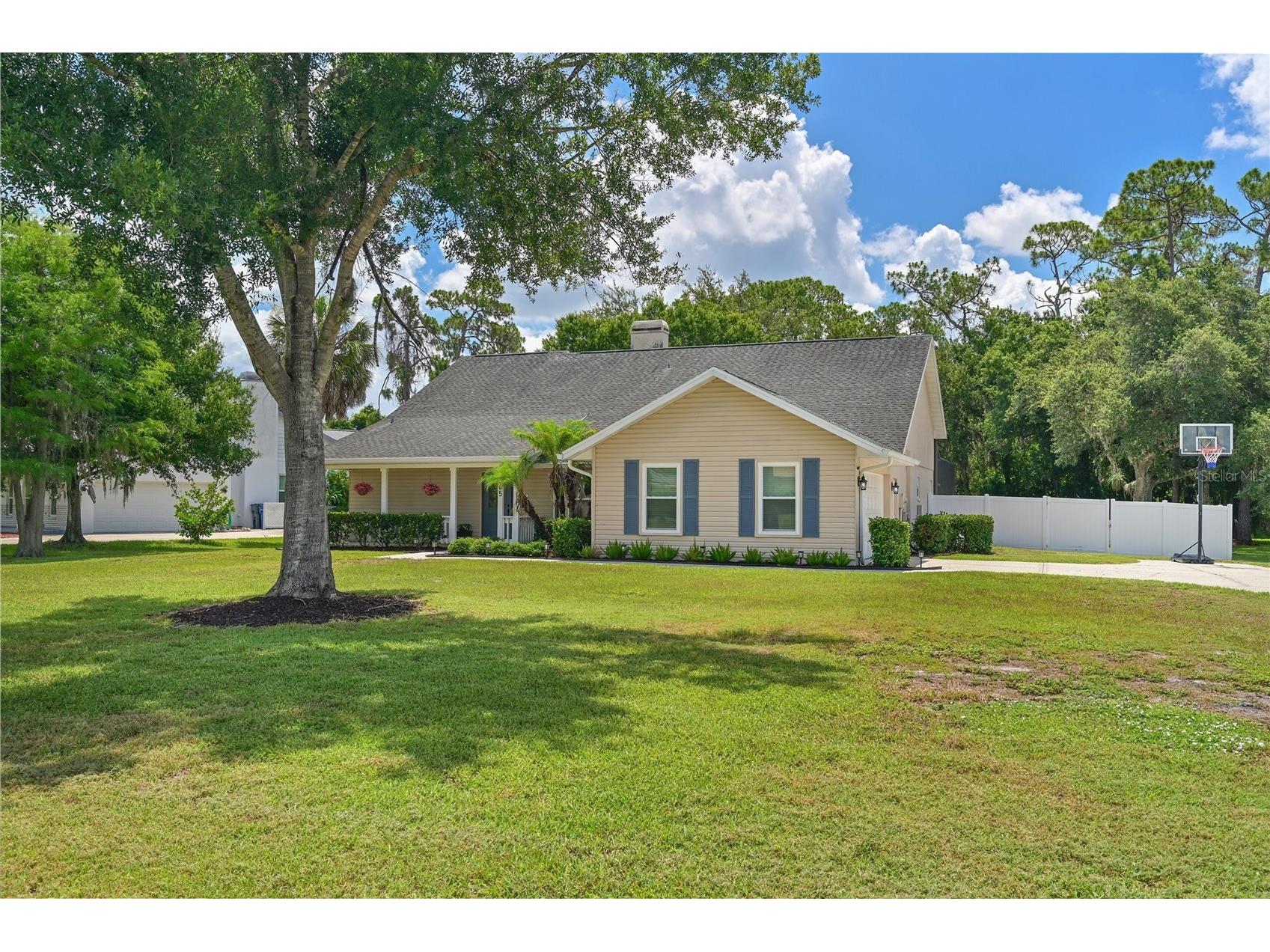 305 Mill Run E Bradenton FL 34212 A4698800 image1