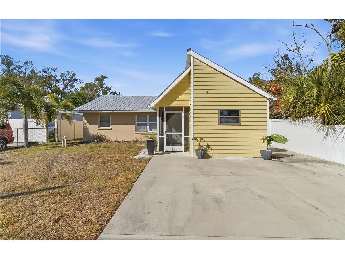 305 N Conrad Avenue Sarasota FL 34237 A4681936 image1