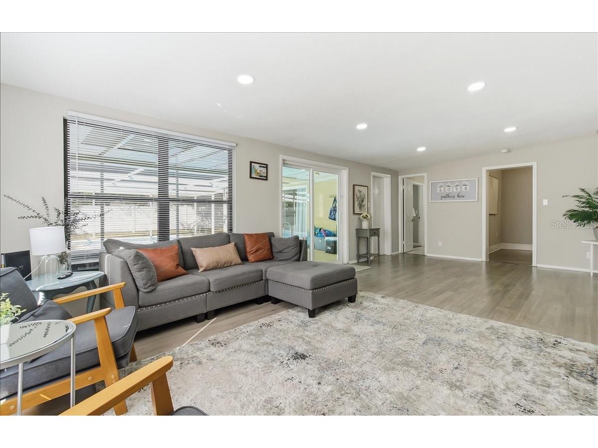 305 N Conrad Avenue Sarasota FL 34237 A4681936 image3