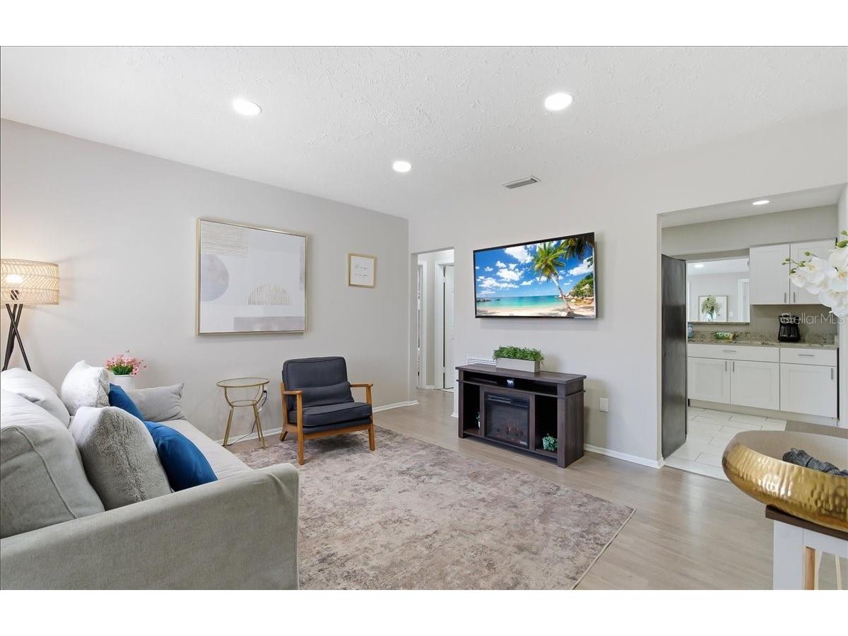 305 N Conrad Avenue Sarasota FL 34237 A4681936 image4