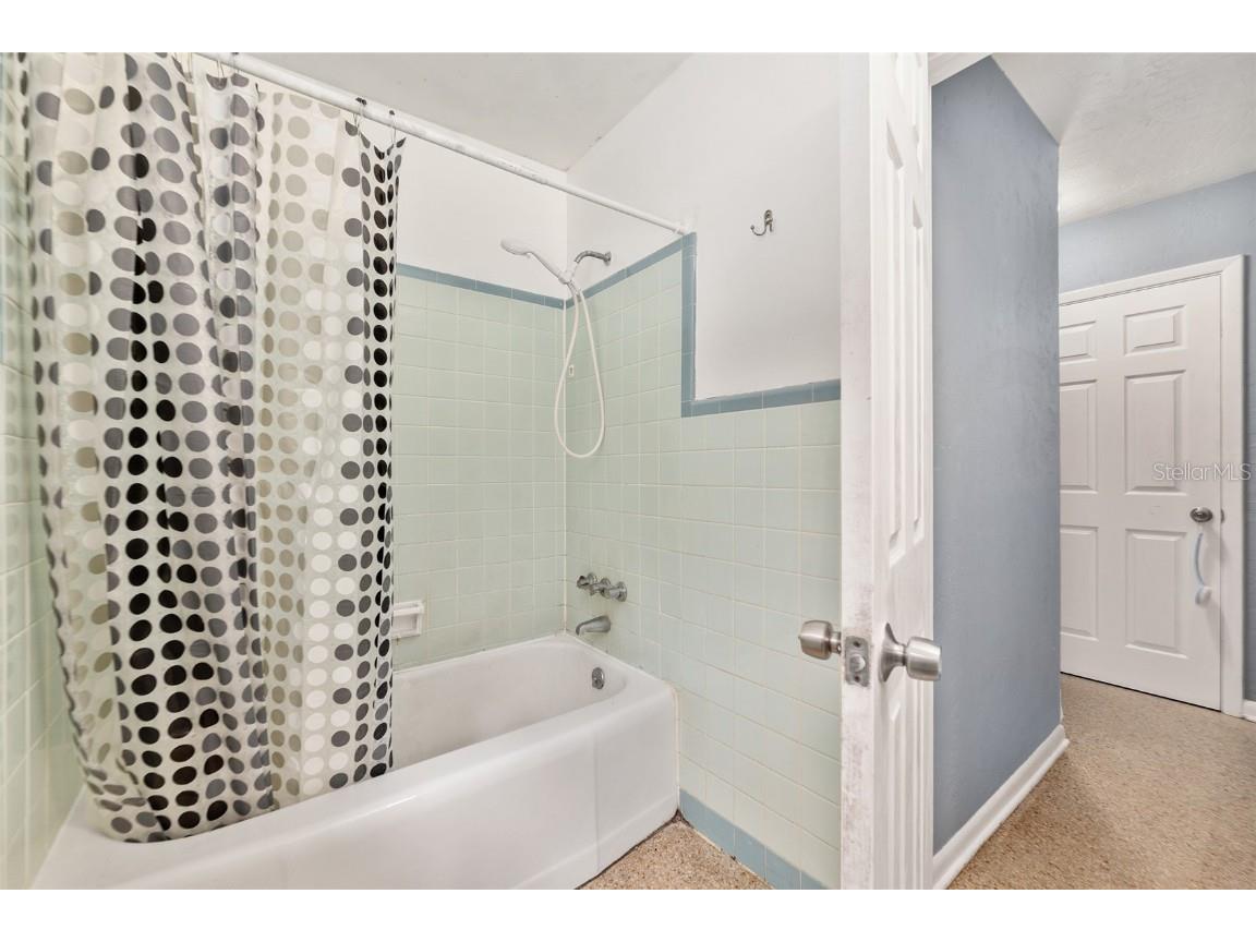 305 NW 34th Street Gainesville FL 32607 GC535422 image25