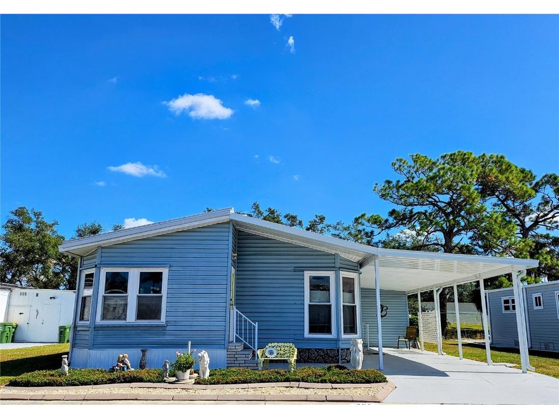 305 Oakwood Boulevard E Sarasota FL 34237 A4671180 image1