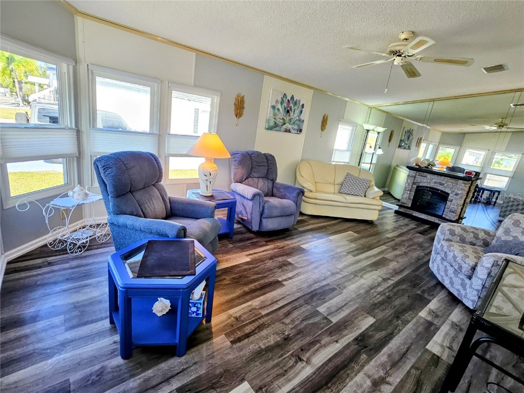 305 Oakwood Boulevard E Sarasota FL 34237 A4671180 image11