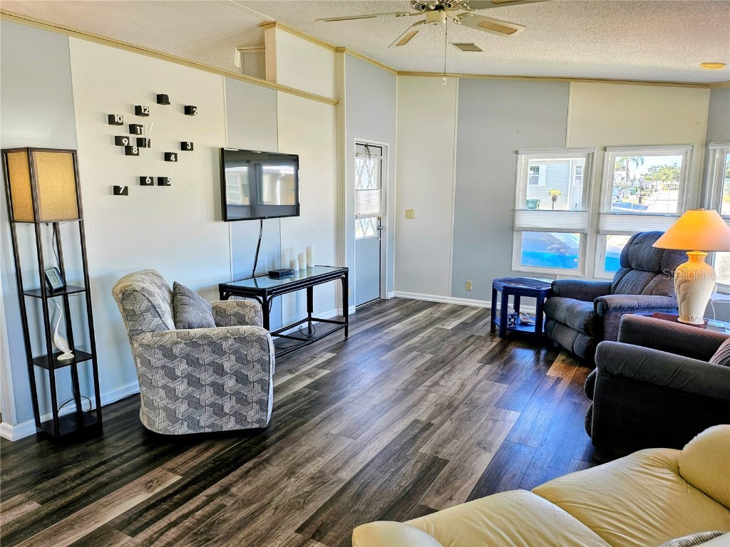 305 Oakwood Boulevard E Sarasota FL 34237 A4671180 image12