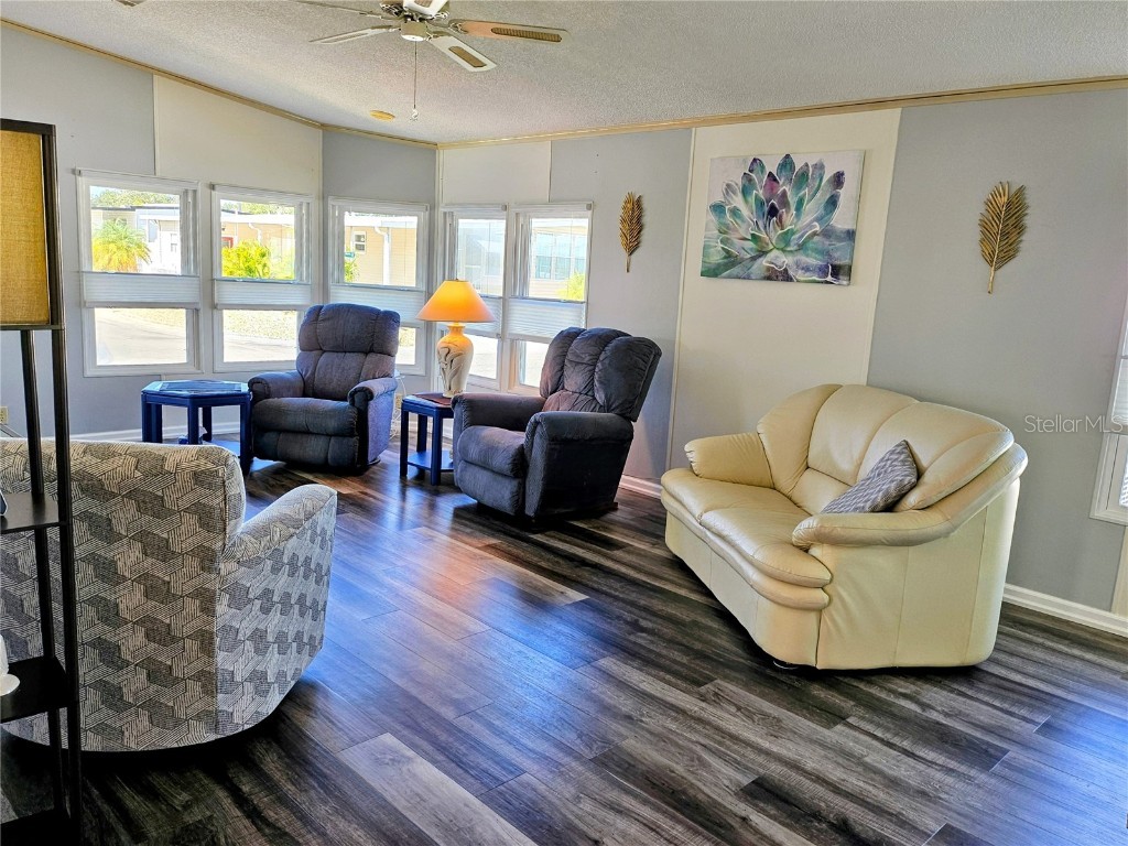 305 Oakwood Boulevard E Sarasota FL 34237 A4671180 image13