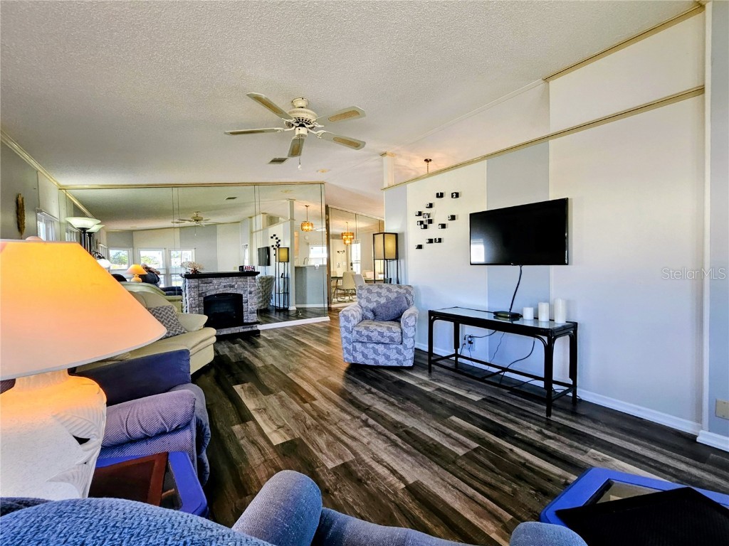 305 Oakwood Boulevard E Sarasota FL 34237 A4671180 image14