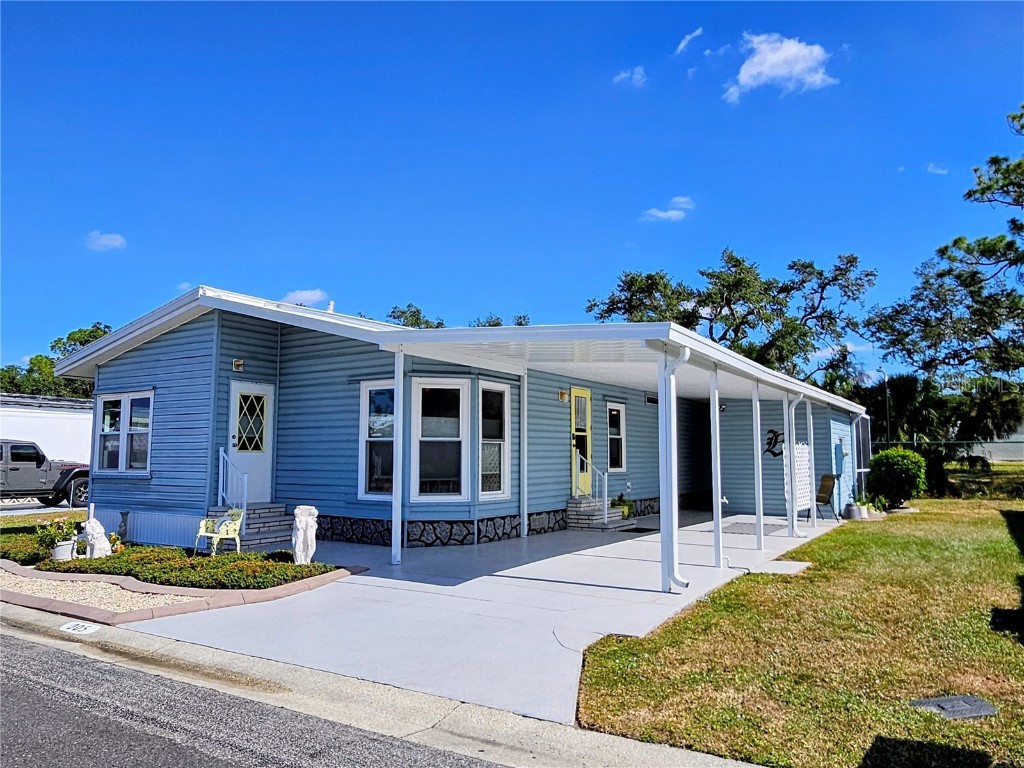 305 Oakwood Boulevard E Sarasota FL 34237 A4671180 image2