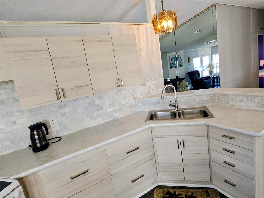 305 Oakwood Boulevard E Sarasota FL 34237 A4671180 image22