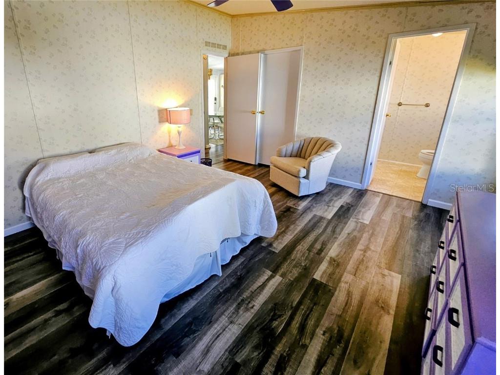 305 Oakwood Boulevard E Sarasota FL 34237 A4671180 image28