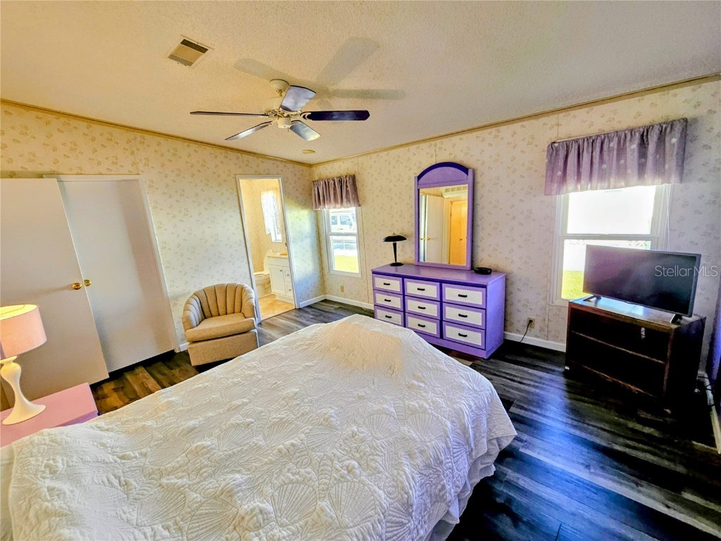 305 Oakwood Boulevard E Sarasota FL 34237 A4671180 image29