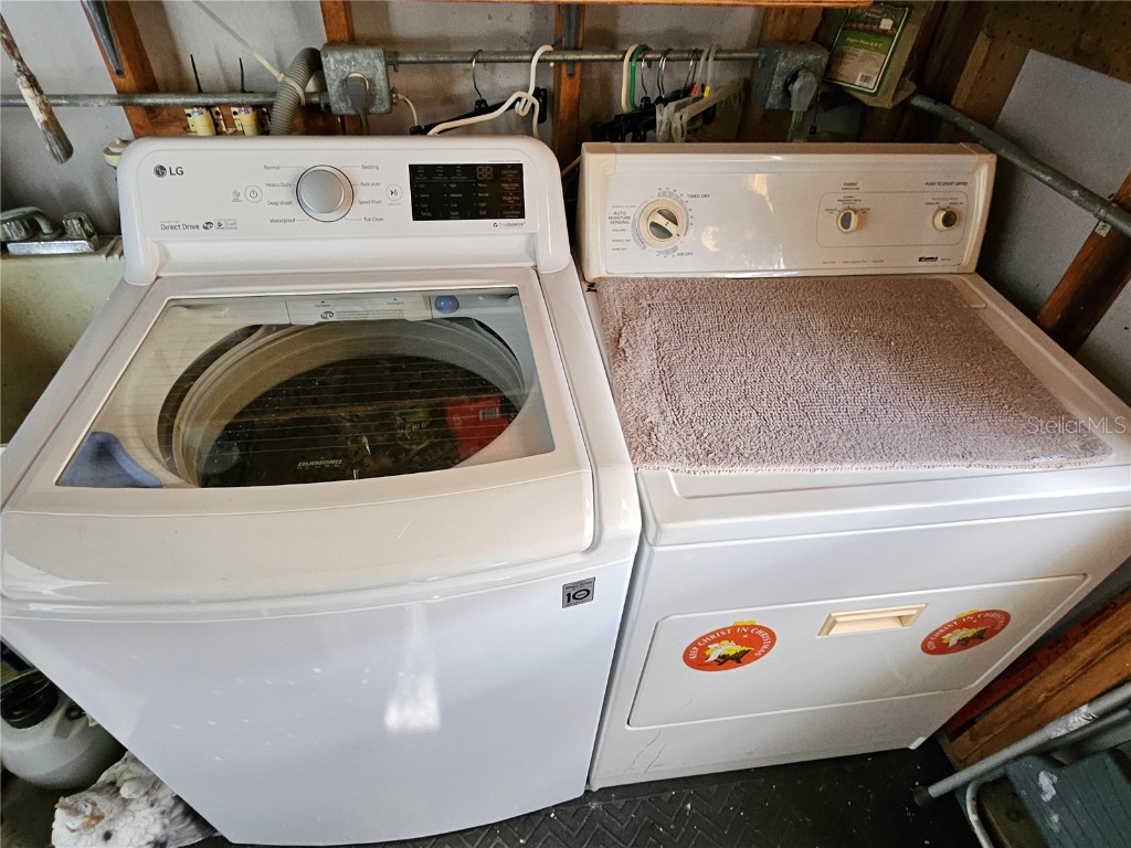 305 Oakwood Boulevard E Sarasota FL 34237 A4671180 image37