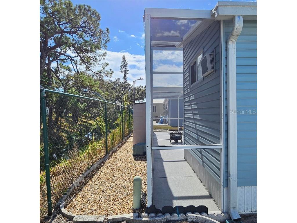 305 Oakwood Boulevard E Sarasota FL 34237 A4671180 image40