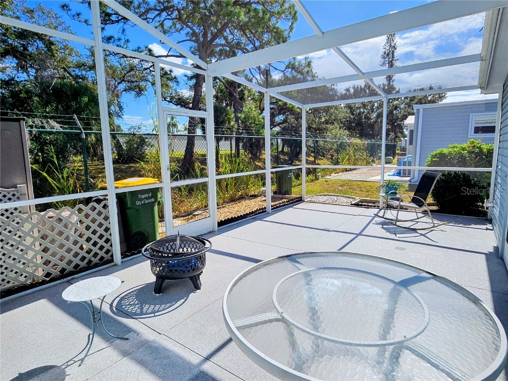 305 Oakwood Boulevard E Sarasota FL 34237 A4671180 image6