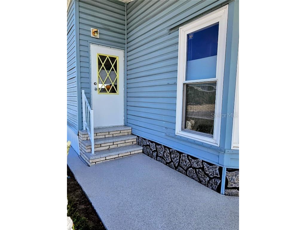 305 Oakwood Boulevard E Sarasota FL 34237 A4671180 image9