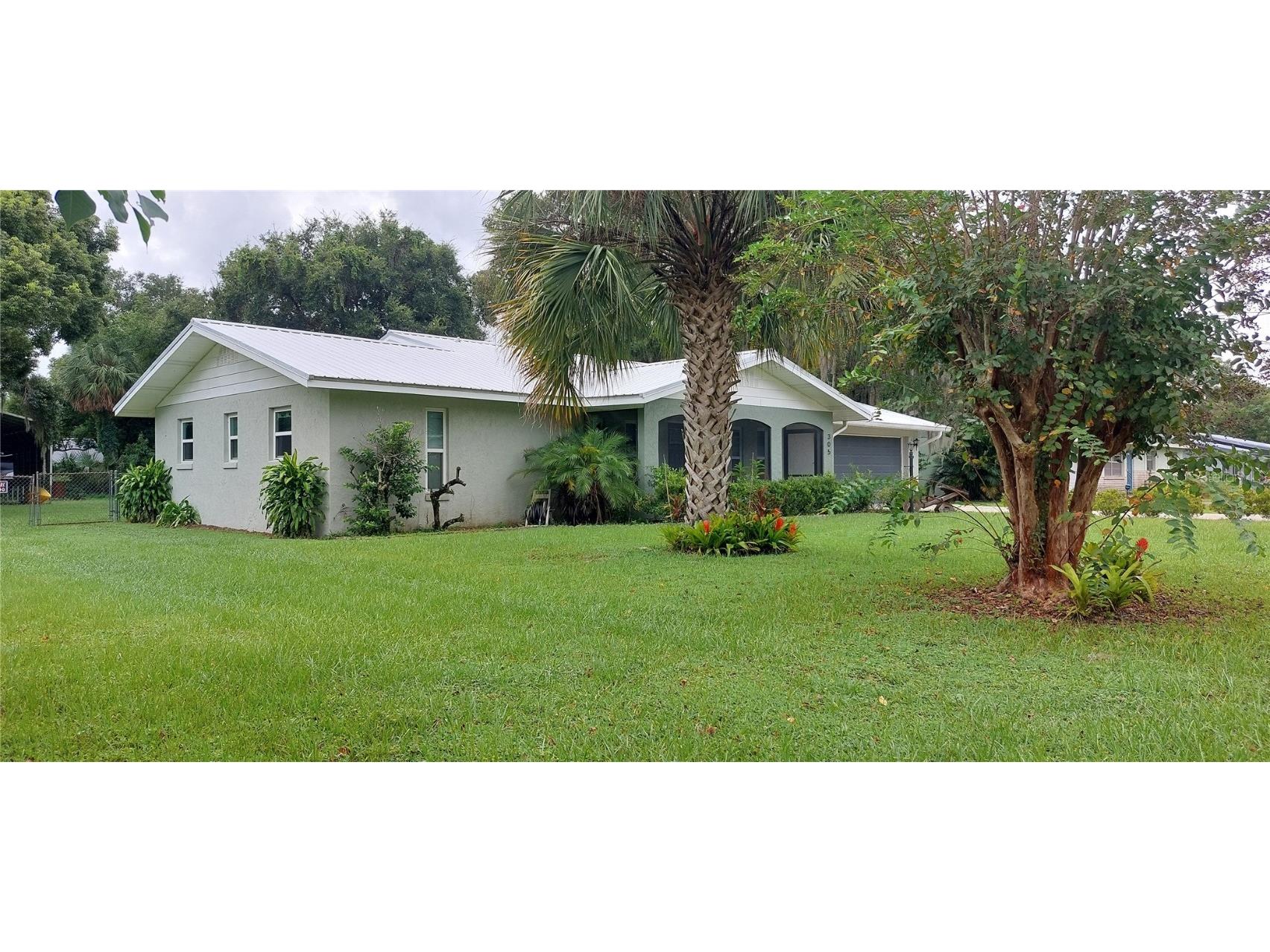 305 Oakwood Lane Fruitland Park FL 34731 V4938410 image1