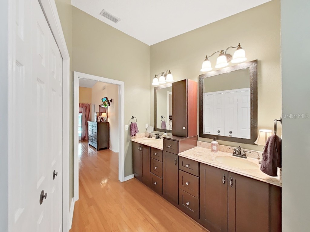 305 Running Horse Road Seffner FL 33584 TB8449747 image25