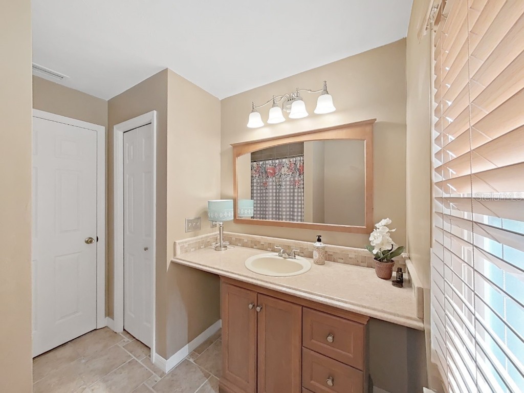 305 Running Horse Road Seffner FL 33584 TB8449747 image34