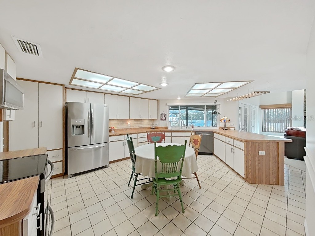 305 Running Horse Road Seffner FL 33584 TB8449747 image36