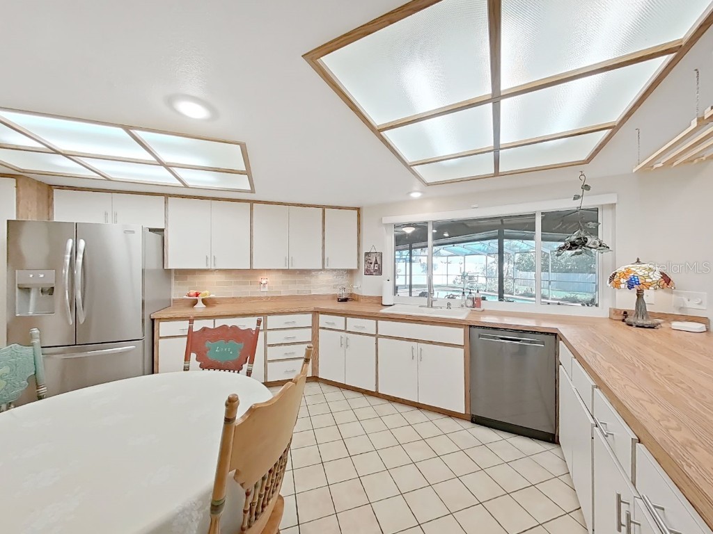 305 Running Horse Road Seffner FL 33584 TB8449747 image38