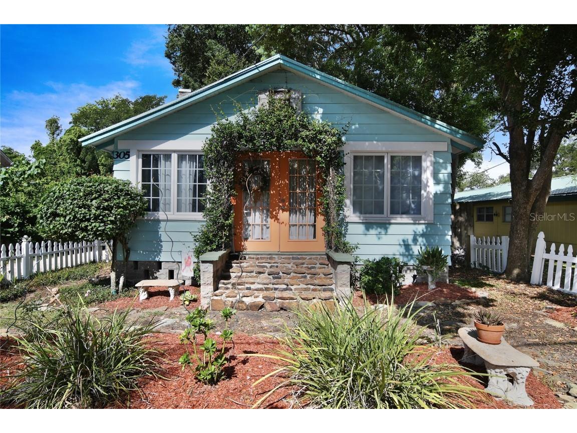 305 S Highland St Mount Dora FL 32757 O6134229 image1